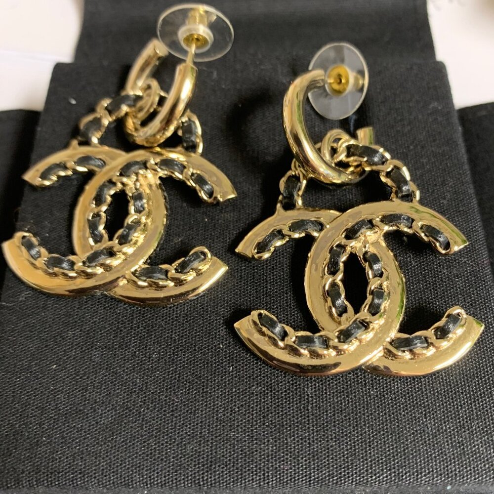 Chanel CC Black leather Chain CC Logo Dangle Earrings B22 P - Picture 2 of 7
